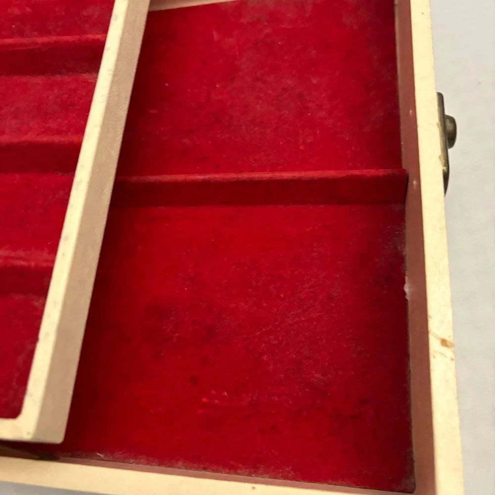 Vintage 1950s Ivory Jewelry Box‎ Organizer Red Lined Storage Case Decorative